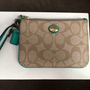 Coach Wristlet Beige/Turquoise